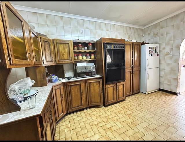 5 BEDROOM HOUSE FOR SALE IN BAKERTON